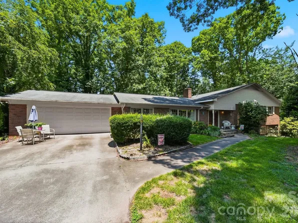 200 Westwood Dr, Morganton, NC 28655