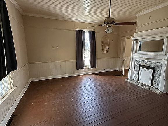 Additional downstairs room 