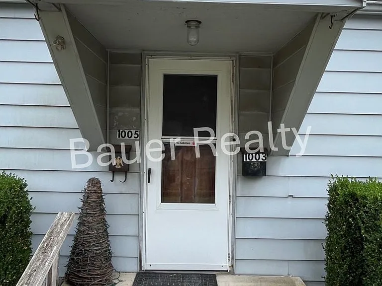 1003-1005 Masters Ave — Photo 7