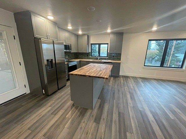 1st image of 512 S Heigho Ave