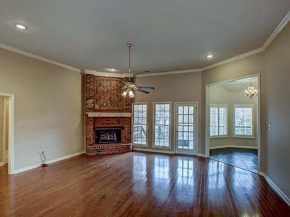 3rd image of 8869 Doveland Dr