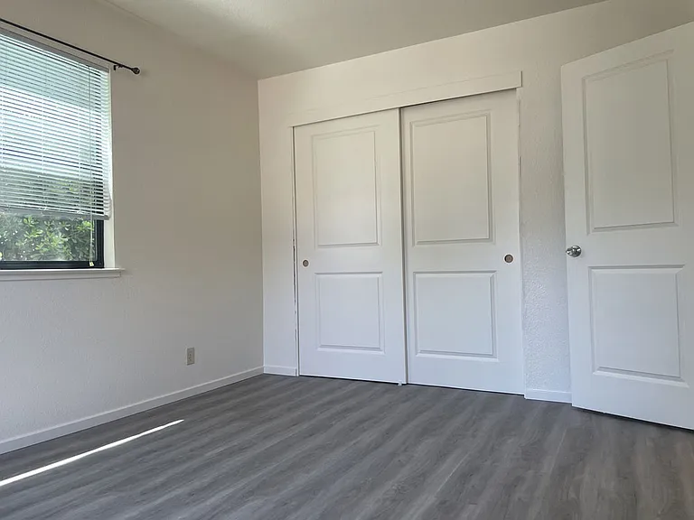 331 S Jefferson St #4 — Photo 3
