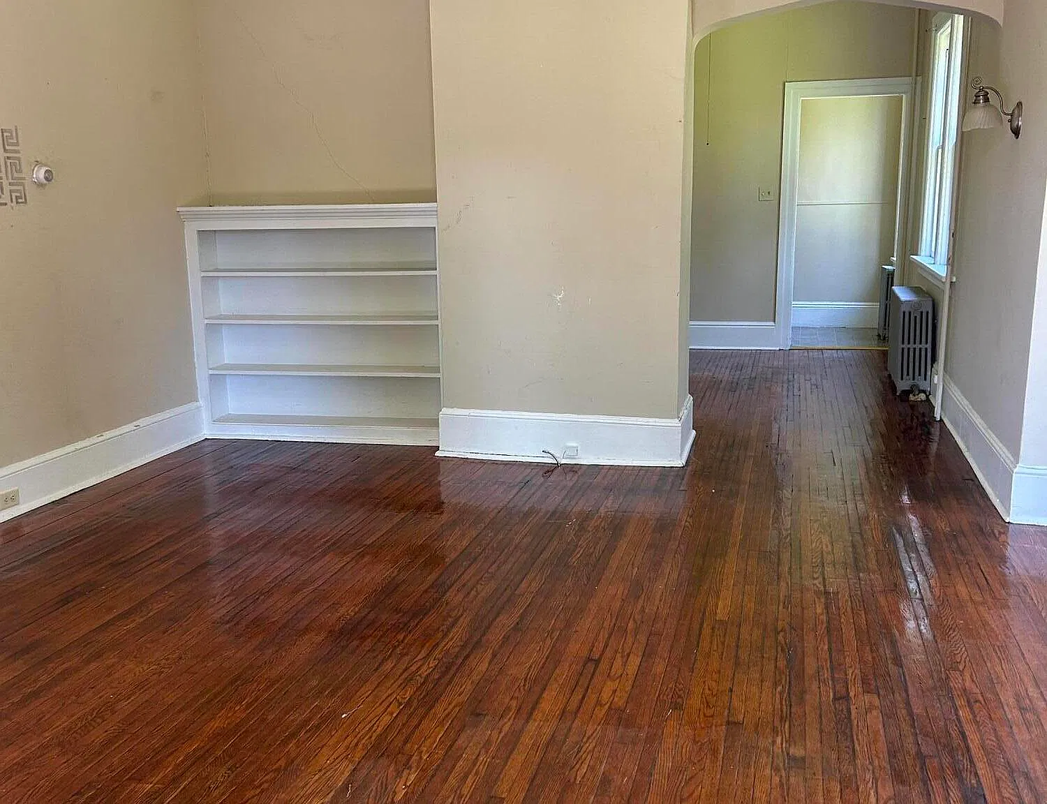 2 bed, 1.0 bath, 1028 sqft, $1,100 — Photo 2