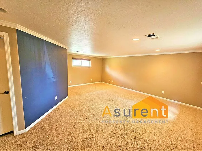 3 bed, 2.0 bath, 1600 sqft, $2,200 — Photo 4
