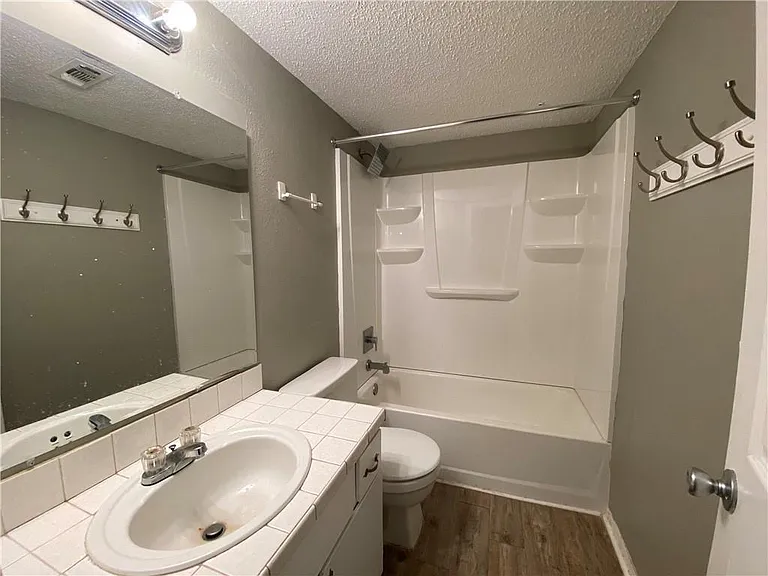 2413 Leon St #101 — Photo 17