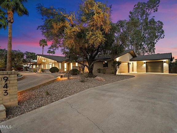 3rd image of 943 W MOON VALLEY Drive