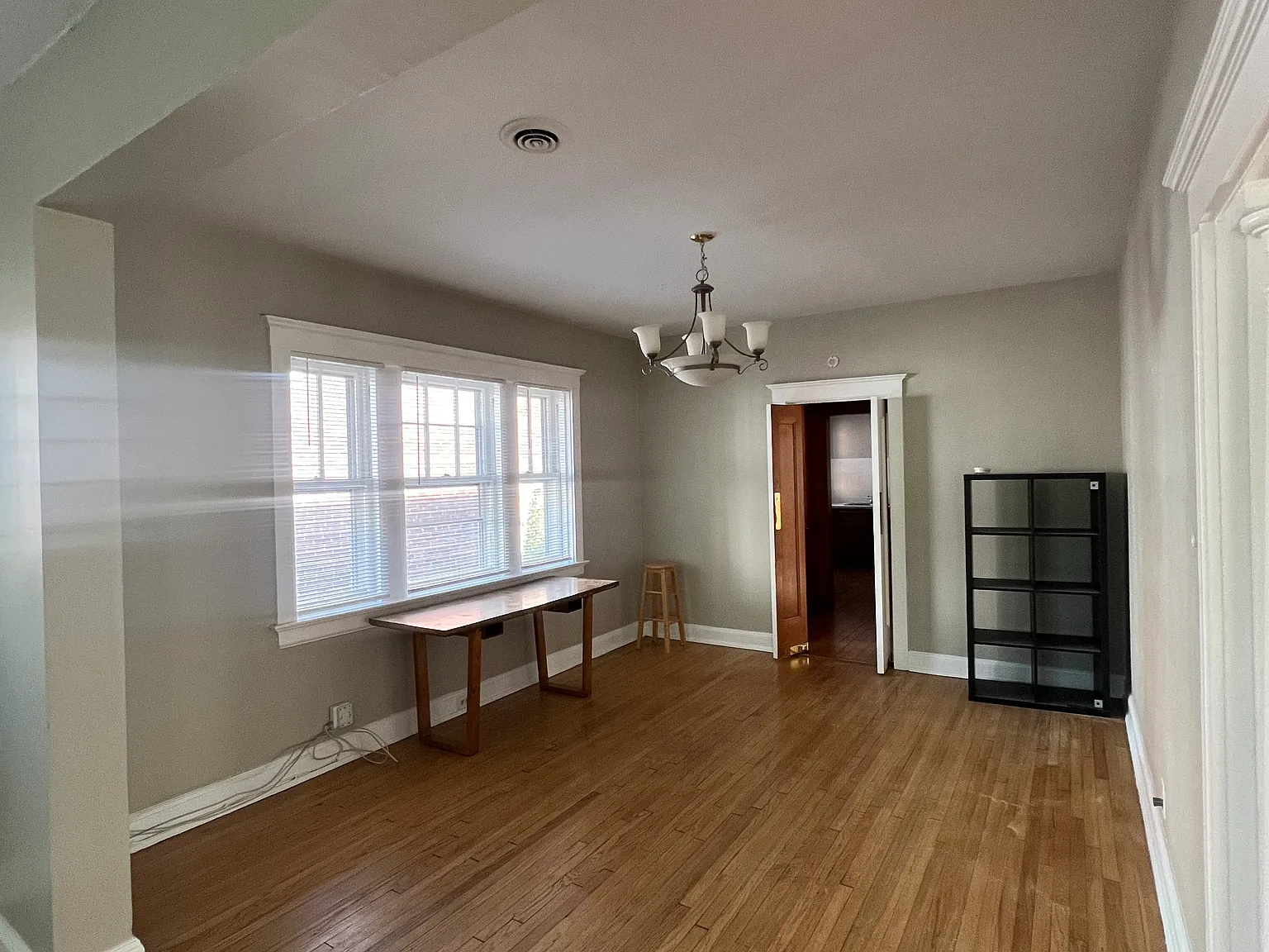 4 bed, 2500 sqft, $3,250 — Photo 2