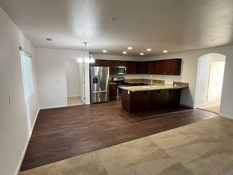 414 Edgewater St — Photo 5
