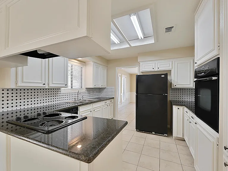 2408 Quail Hollow Dr — Photo 17
