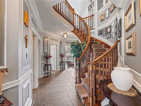 4th image of 11 Downey Dr
