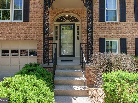 4th image of 903 N Howard St