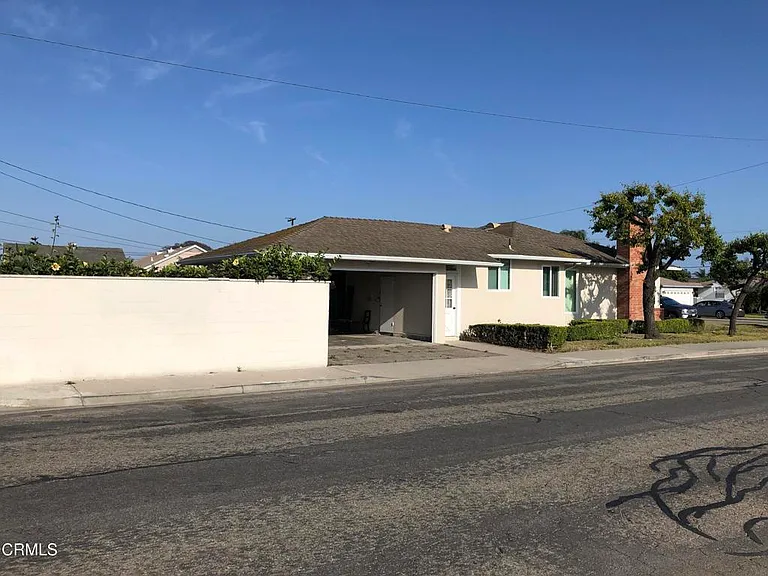 1447 Palm Dr — Photo 32