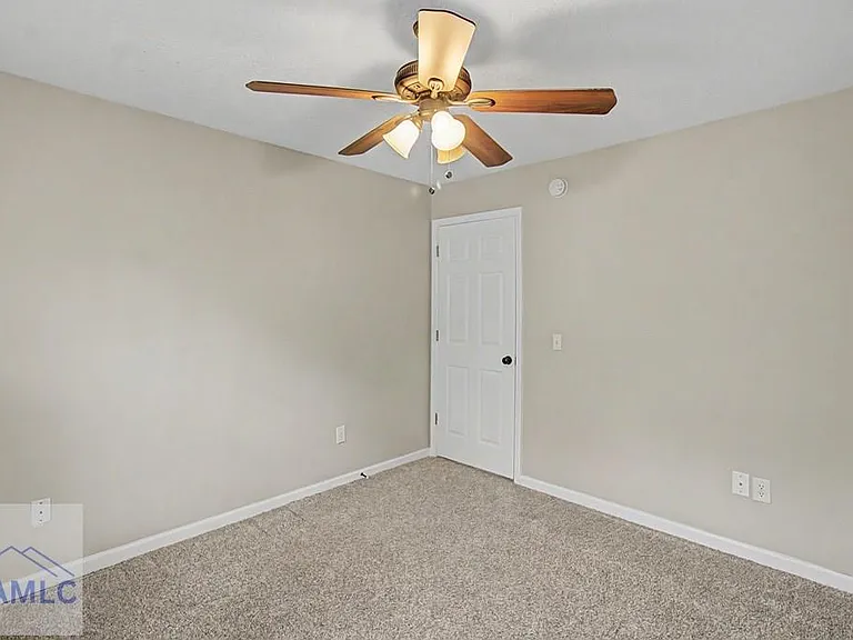 401 E Banks St — Photo 20