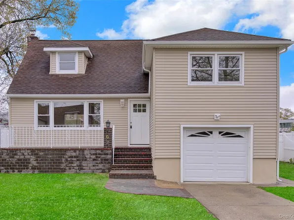 102 Hausch Boulevard, Roosevelt, NY 11575