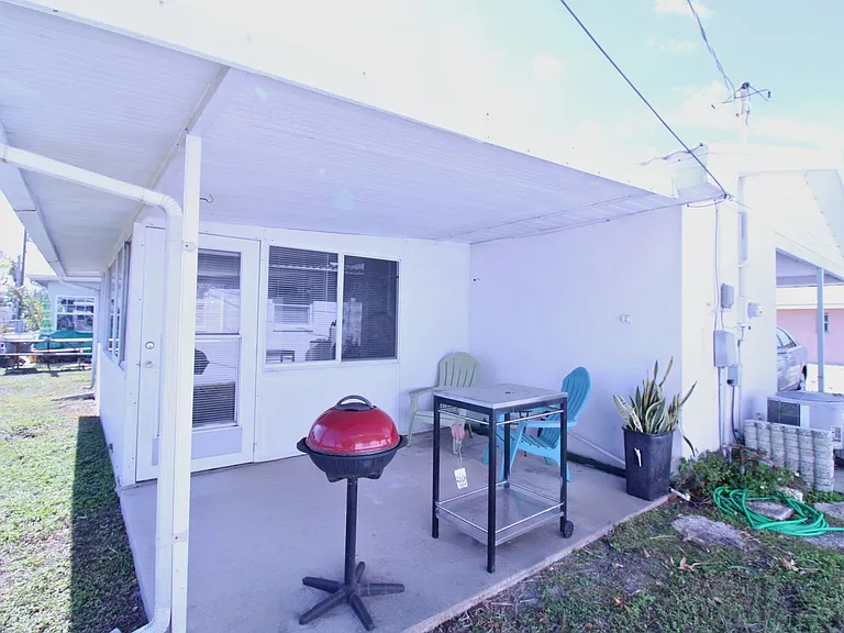 10321 Larchmont Pl N — Photo 15