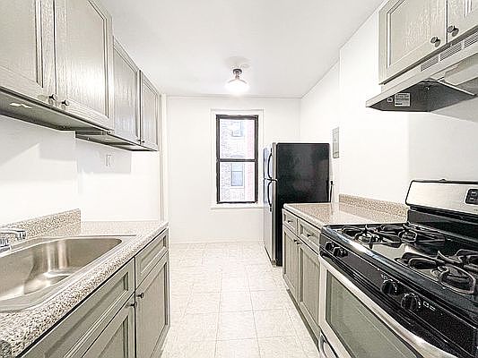 3rd image of 610 W 145th St #2P