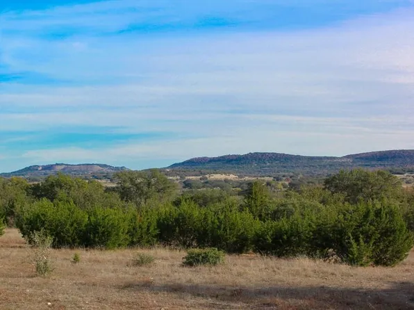 161 Country Air Dr, Johnson City, TX 78636