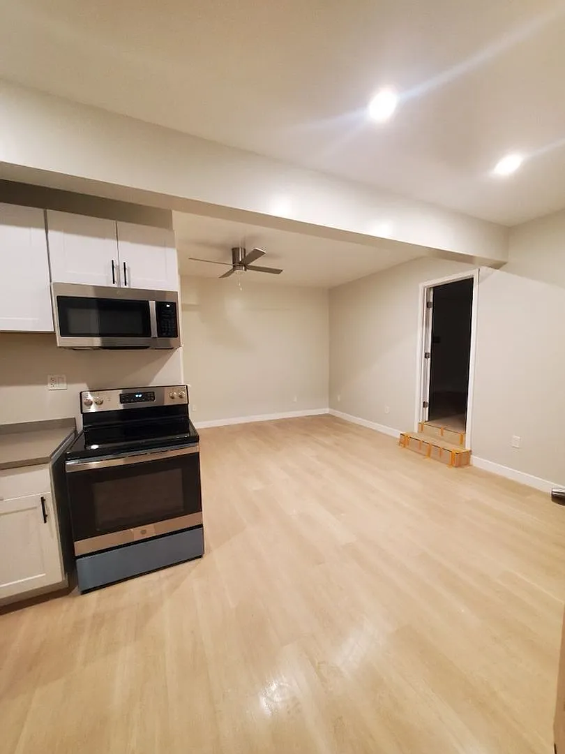 1 bed, 1.0 bath, 700 sqft, $1,925 — Photo 2