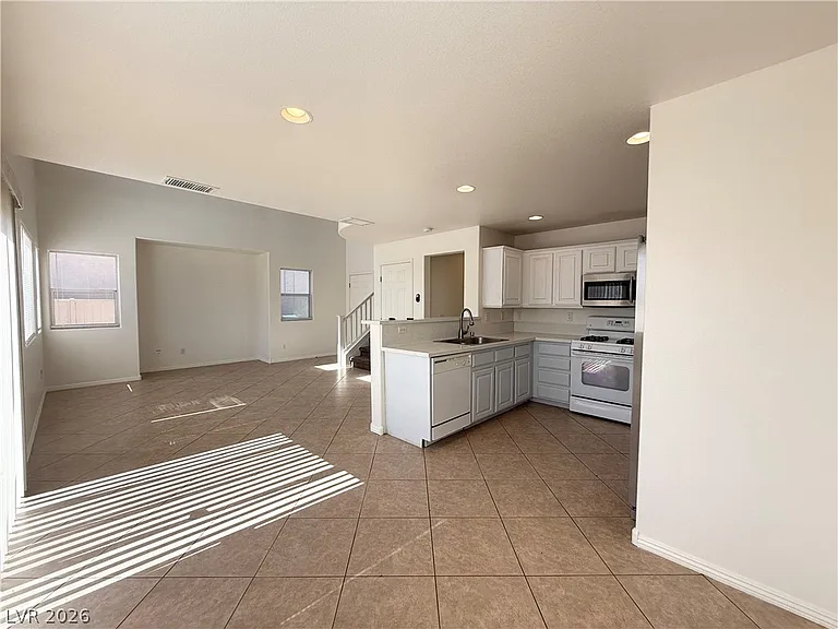 990 Cantabria Heights Ave — Photo 10