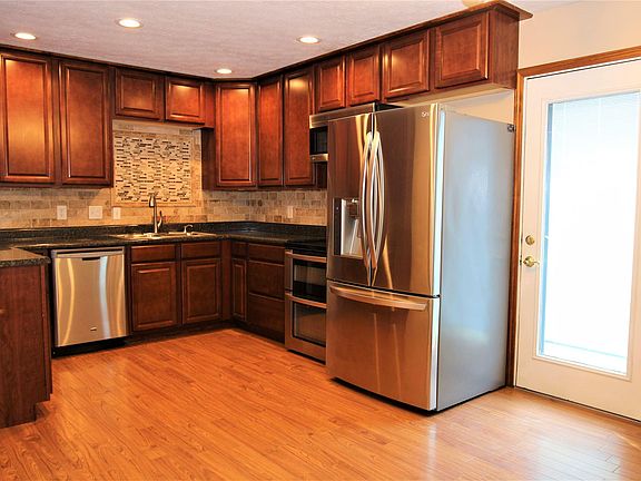 3rd image of 713 Mill Valley Dr