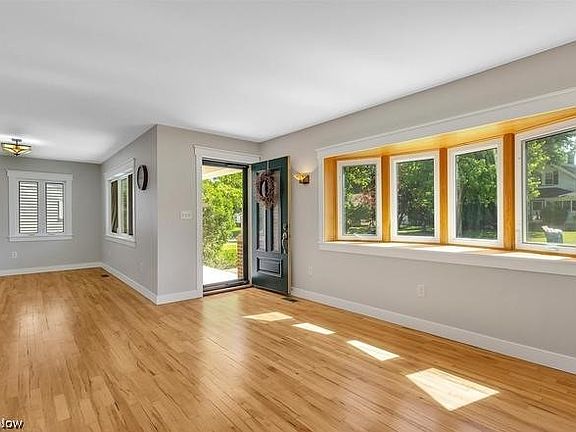 3rd image of 4052 W 219th St
