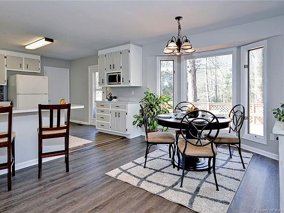 3rd image of 208 Nina Ln
