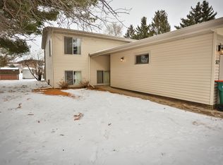 517 Pine Ridge Ter, River Falls, WI 54022