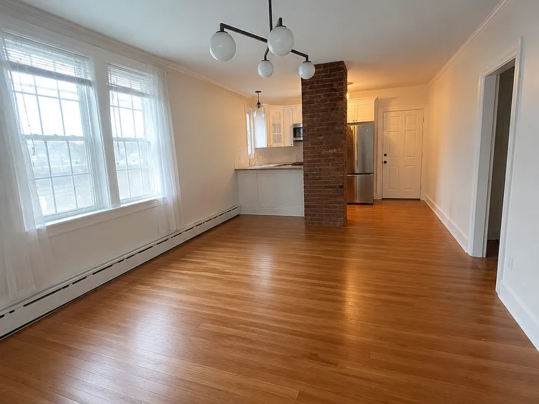 21 Nisbet St #1 — Photo 3