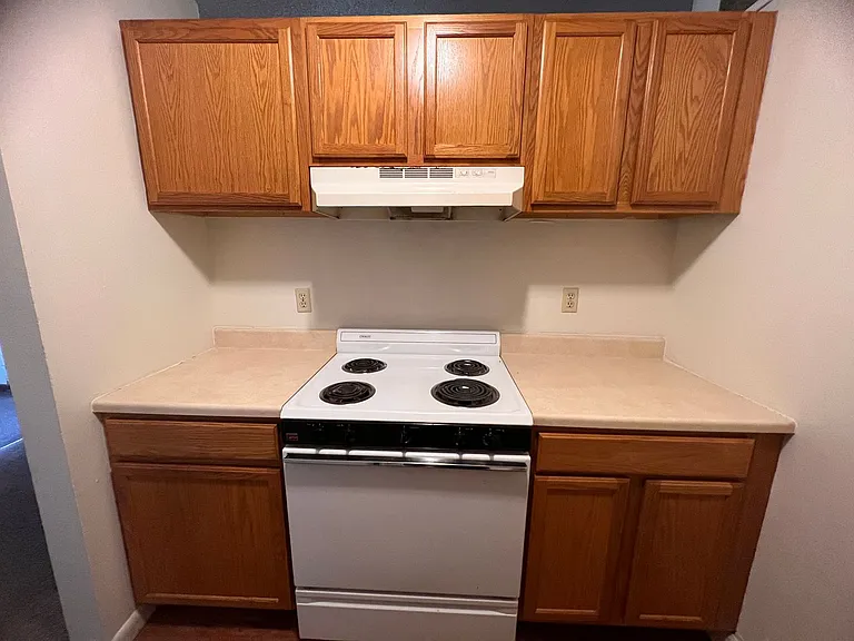 3203 Spring Valley Ln E — Photo 2
