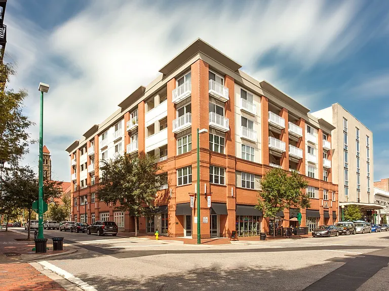 Metro On Granby Apartments — Photo 25