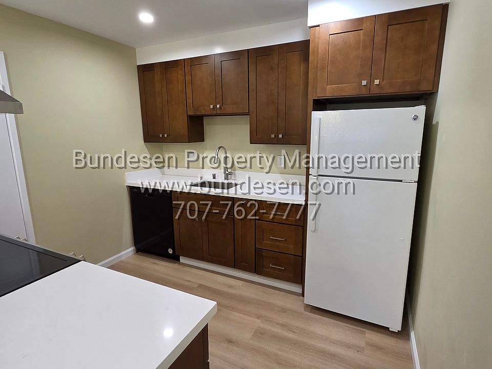 1st image of 117 Bond Ave