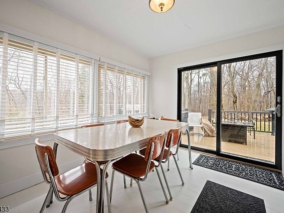 5th image of 4 Dead End Rd