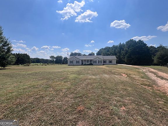 3rd image of 135 Hunt Rd