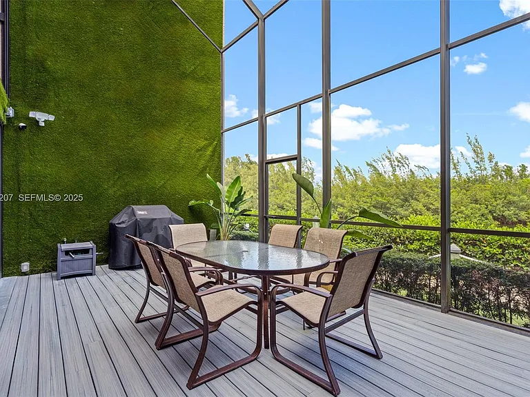 6124 Paradise Point Dr — Photo 8