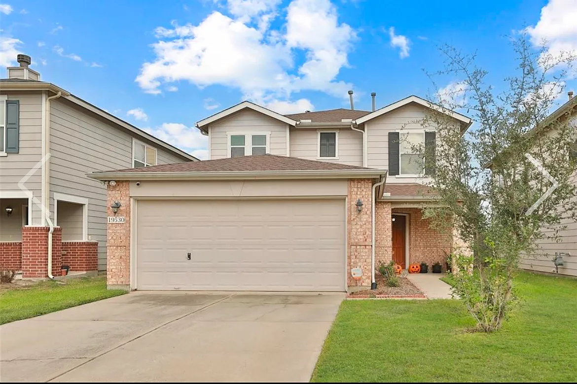 3 bed, 2.5 bath, 2368 sqft, $2,250 — Photo 1