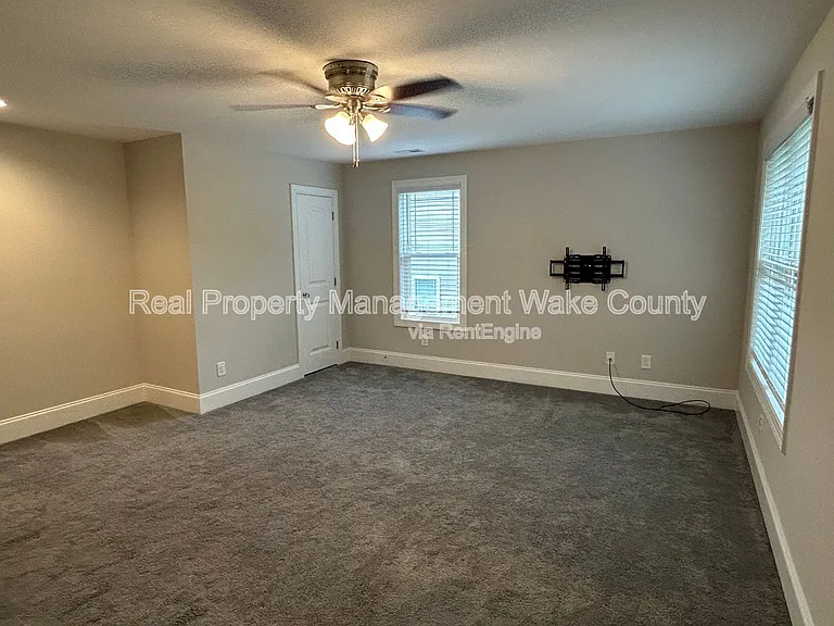 5412 Robbins Dr — Photo 30