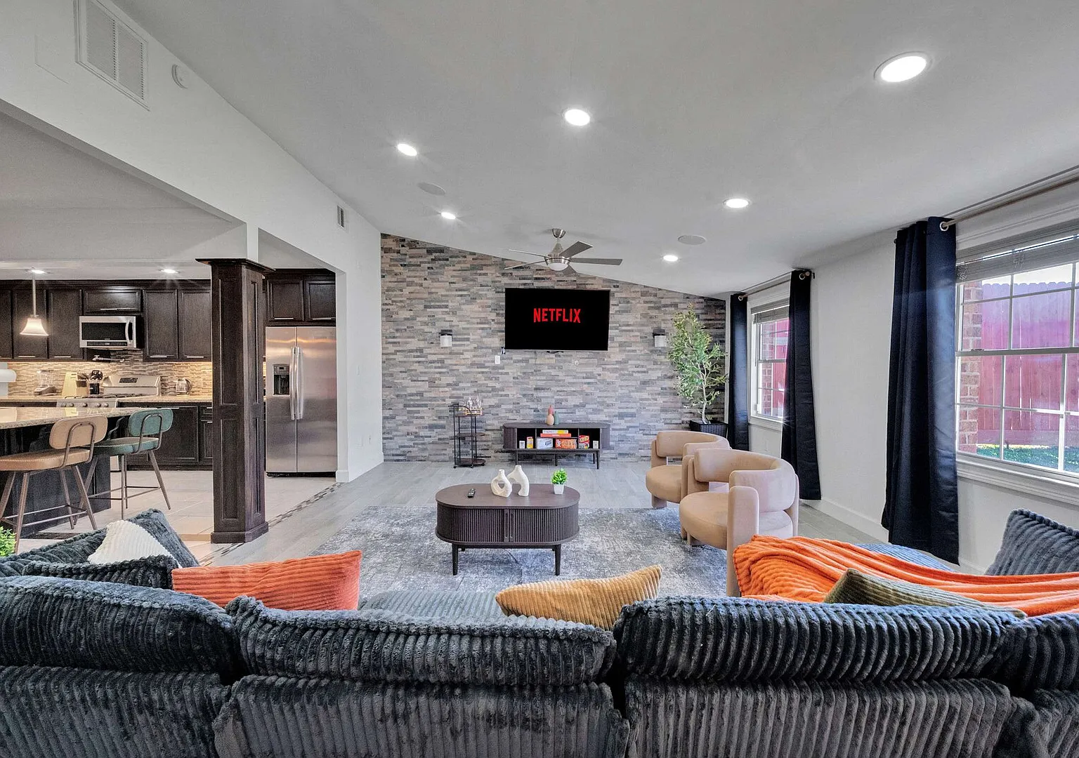 Spacious 6BR House | Sleeps 15 | 1GB|WD | Galleria — Photo 1