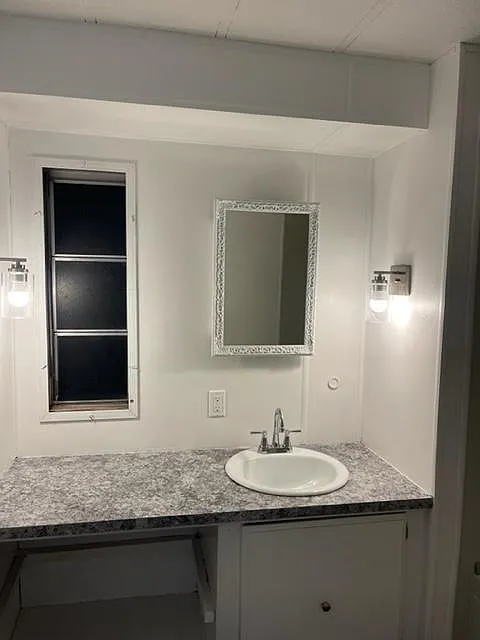 355 SW Creston Ave — Photo 4