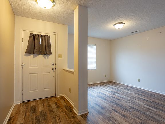3rd image of 1886 Evergold Cir