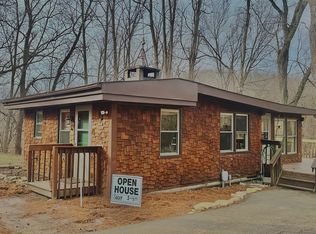 9919 Shawondassee Dr, Dubuque, IA 52003