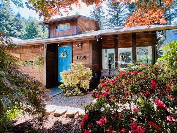 1935 Timberline Dr, Coos Bay, OR 97420