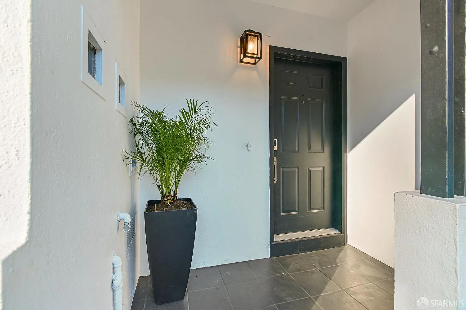 2 bed, 1.0 bath, 1100 sqft, $8,500 — Photo 2