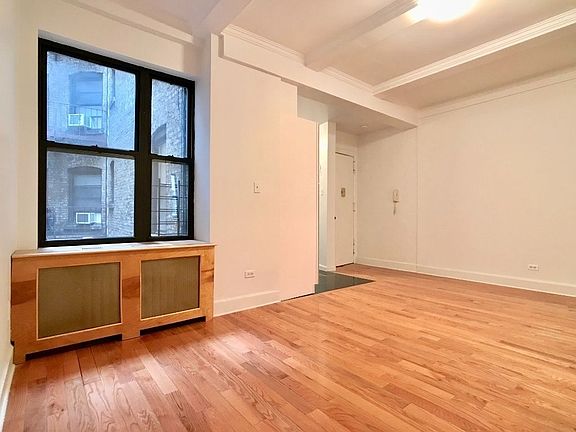 4th image of 115 W 71st St APT 6B