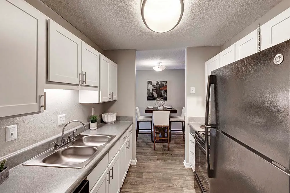 Harlowe Apartments — Photo 2
