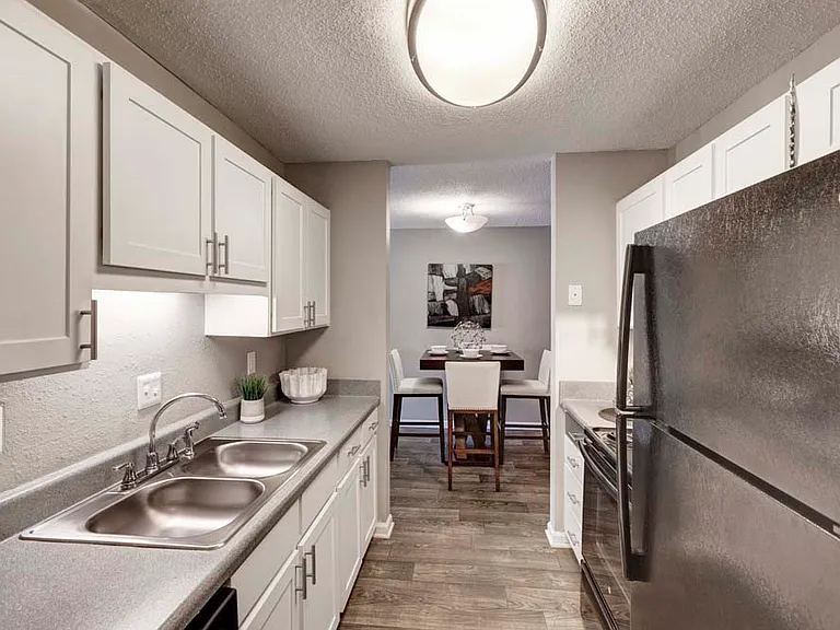 Harlowe Apartments — Photo 2