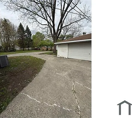 6383 Princess St — Photo 12