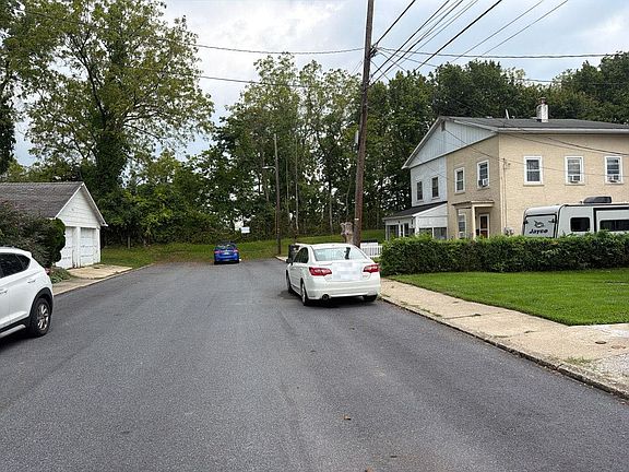 5th image of 608 Penn St