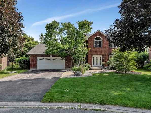 47 Stapledon Cres, Ottawa, ON K2H 9L3
