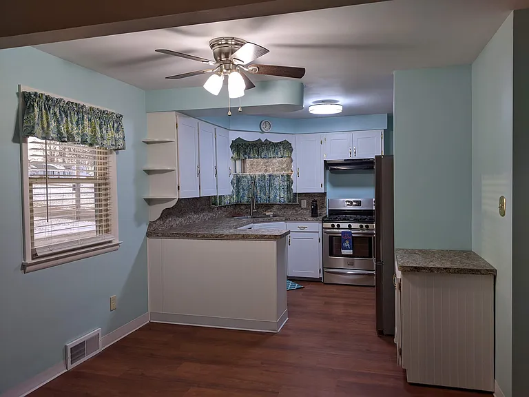 dishwasher, 5 burner stove, bottom freezer fridge
