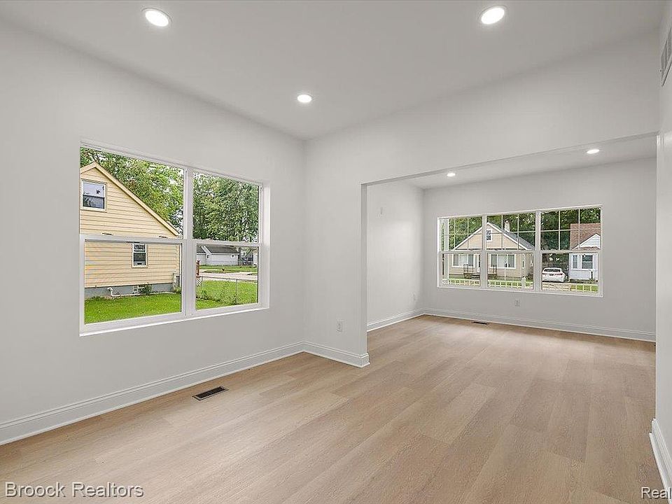 27824 Groveland St, photo 7